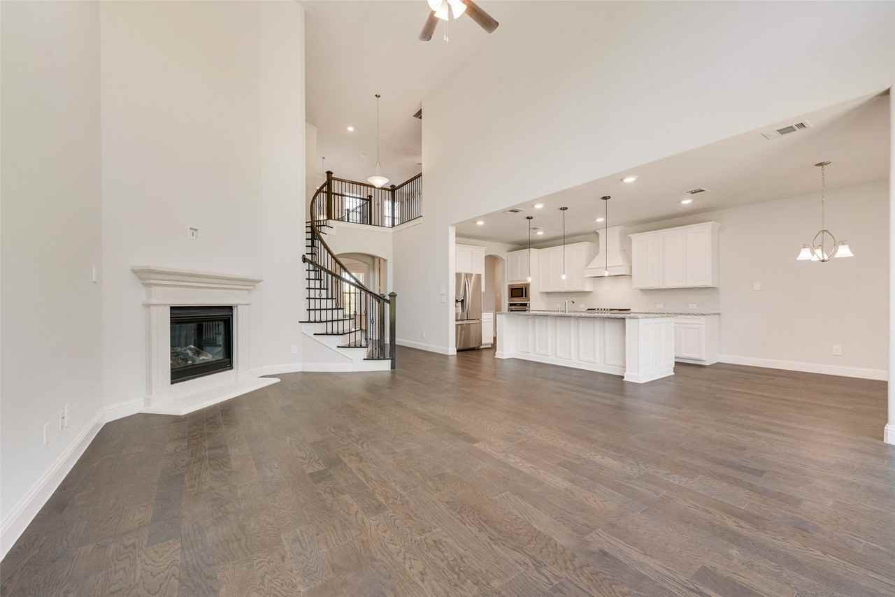 306 Duxbury Ct - Photo 6 of 37