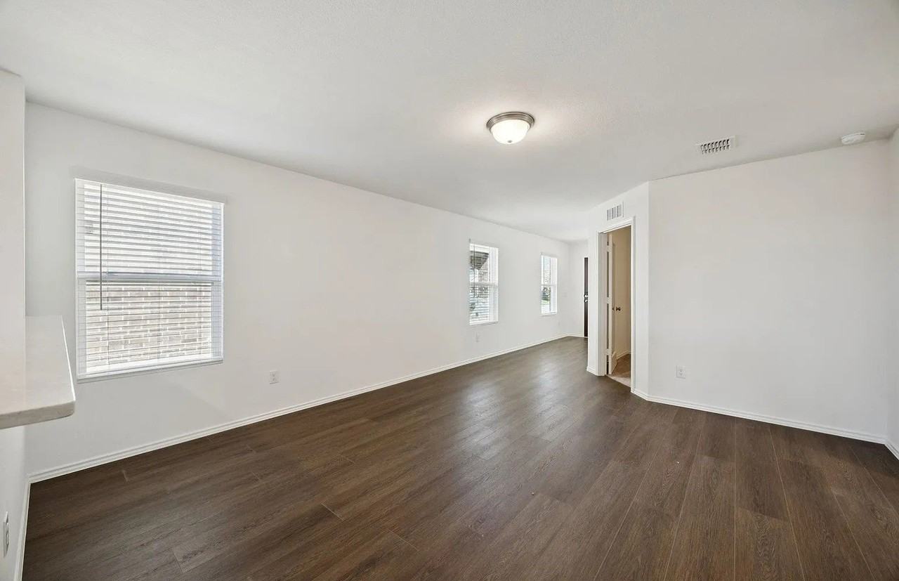 1135 Loch Way - Photo 3 of 15