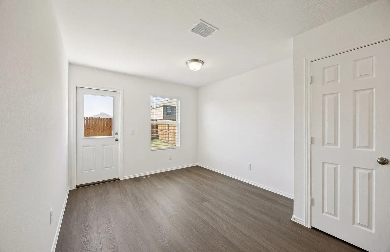 1135 Loch Way - Photo 6 of 15