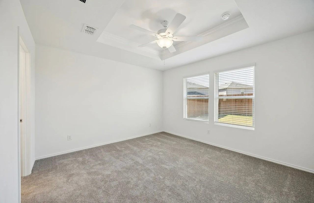 1135 Loch Way - Photo 7 of 15