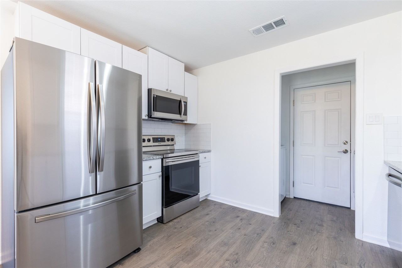 3934 6th St - Photo 3 of 11
