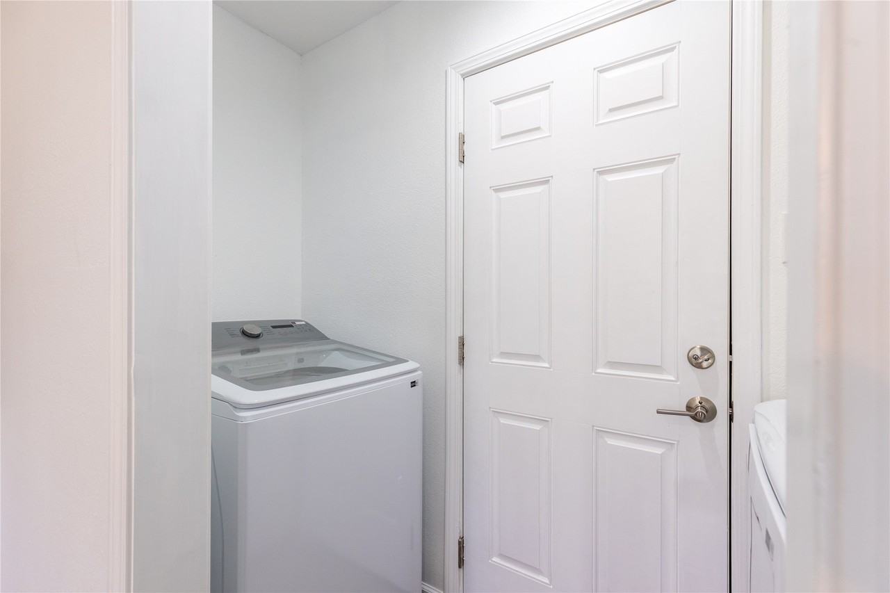 3934 6th St - Photo 5 of 11
