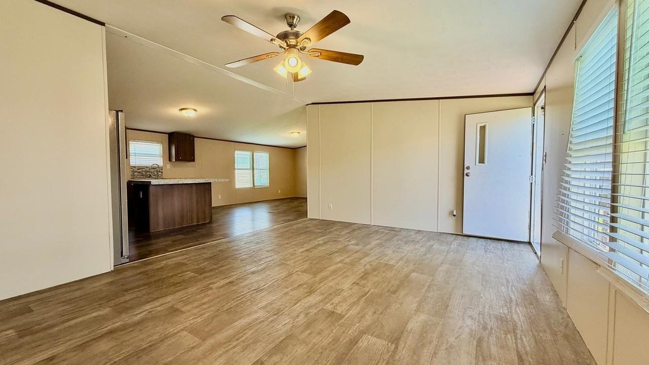 11045 Fumar Ln - Photo 3 of 10