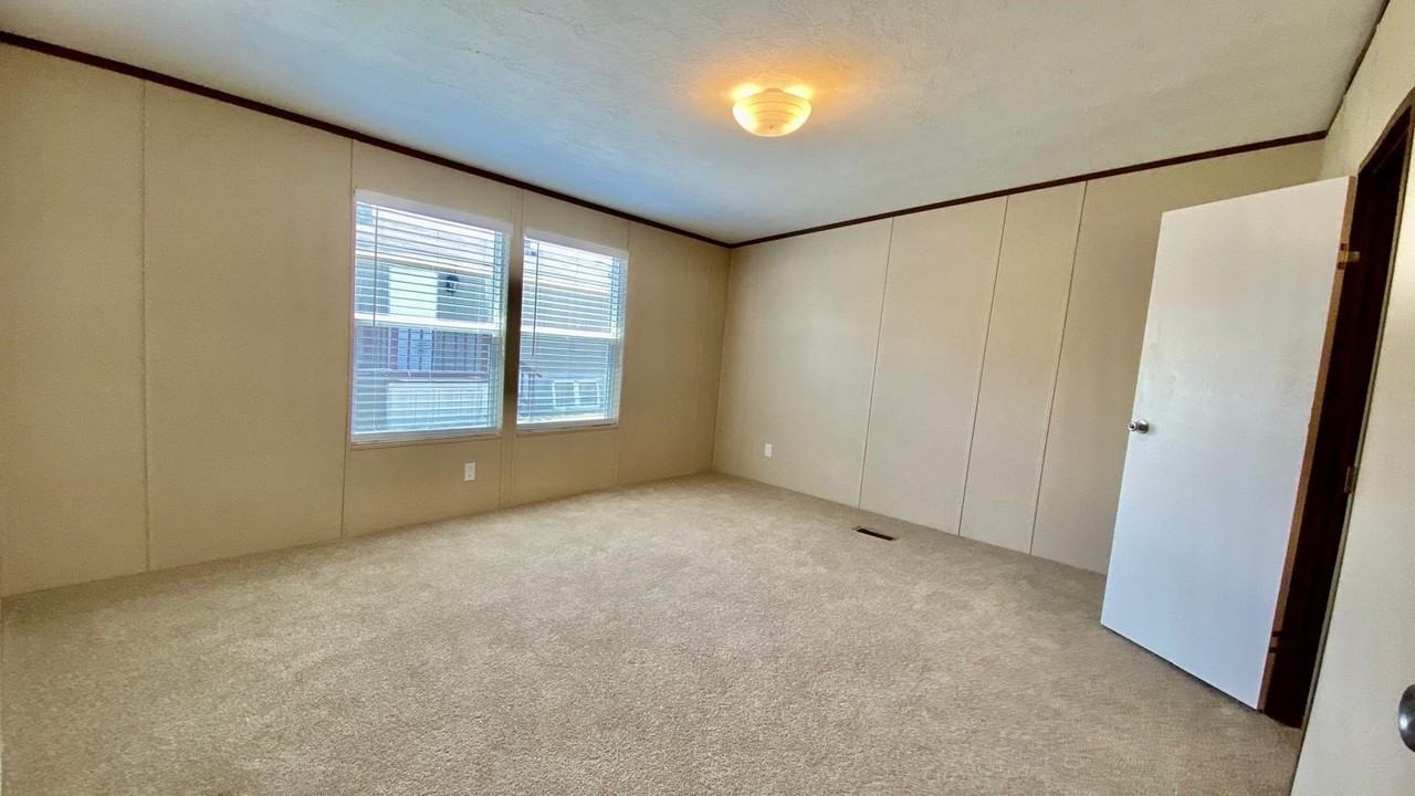 11045 Fumar Ln - Photo 6 of 10