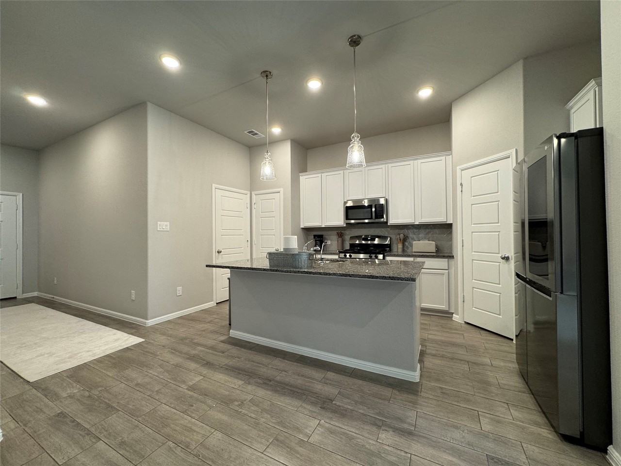 3613 Monte Carlo Ln - Photo 4 of 21