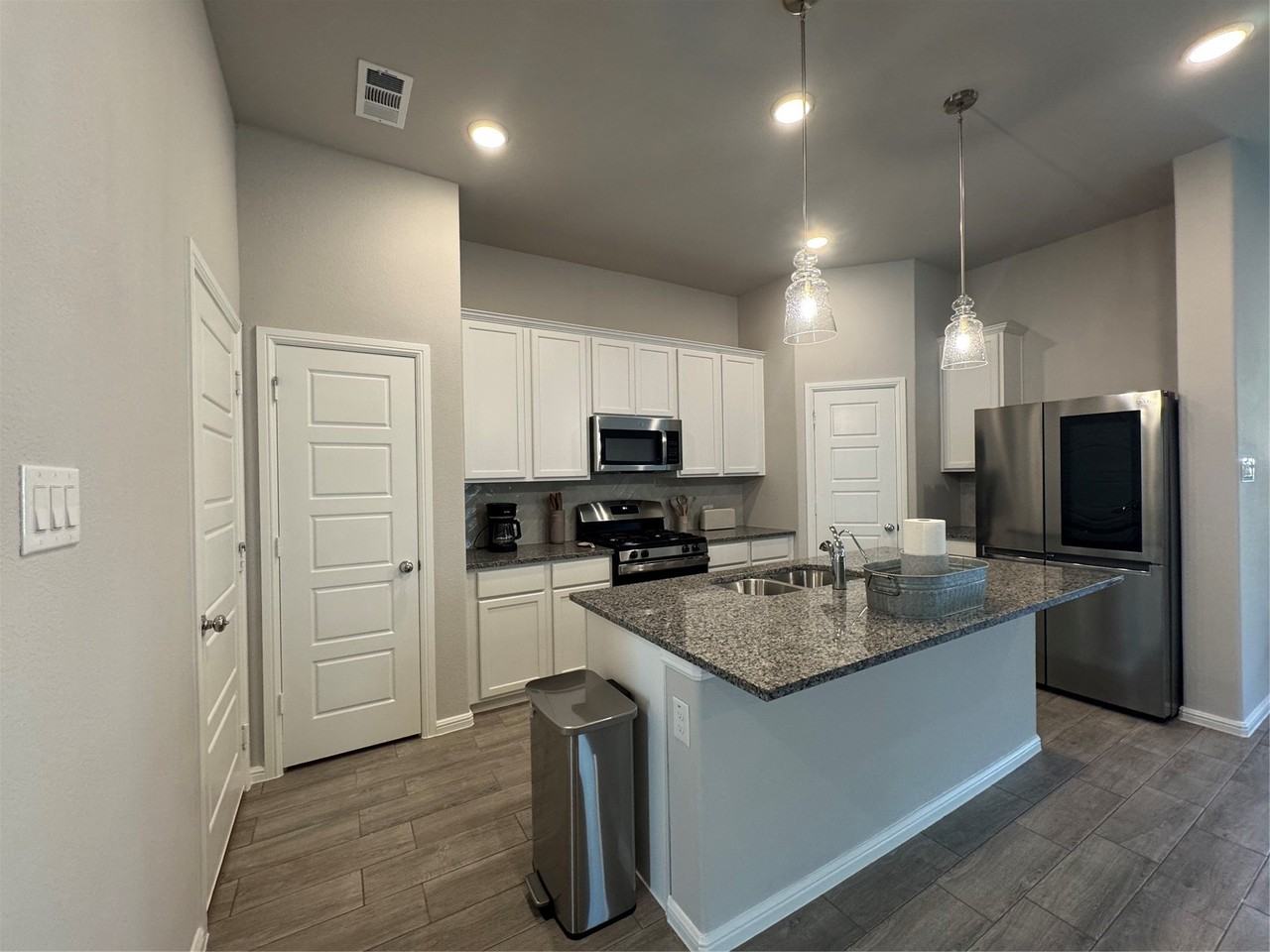 3613 Monte Carlo Ln - Photo 6 of 21