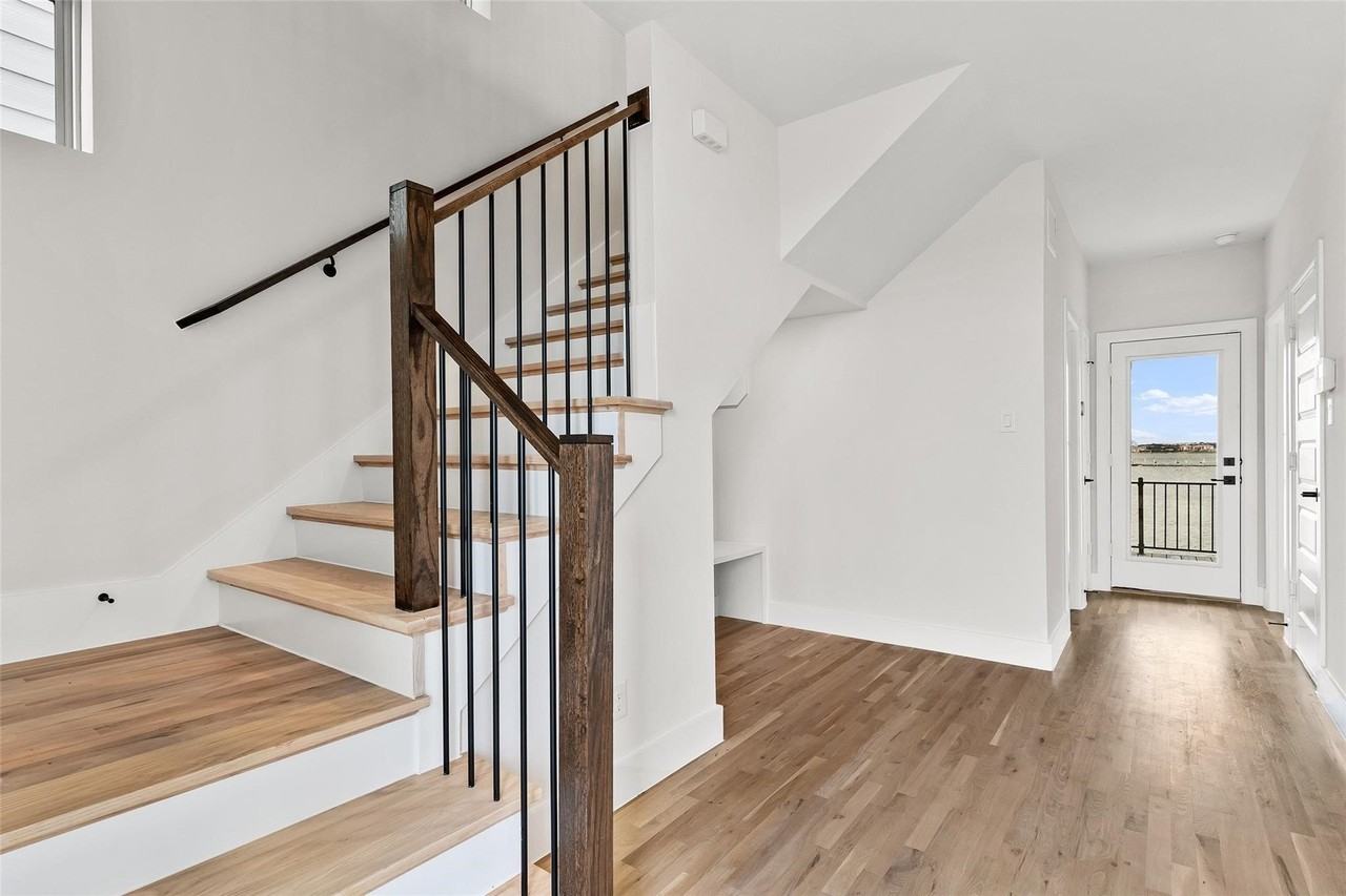 1101 Marc Pl - Photo 2 of 31