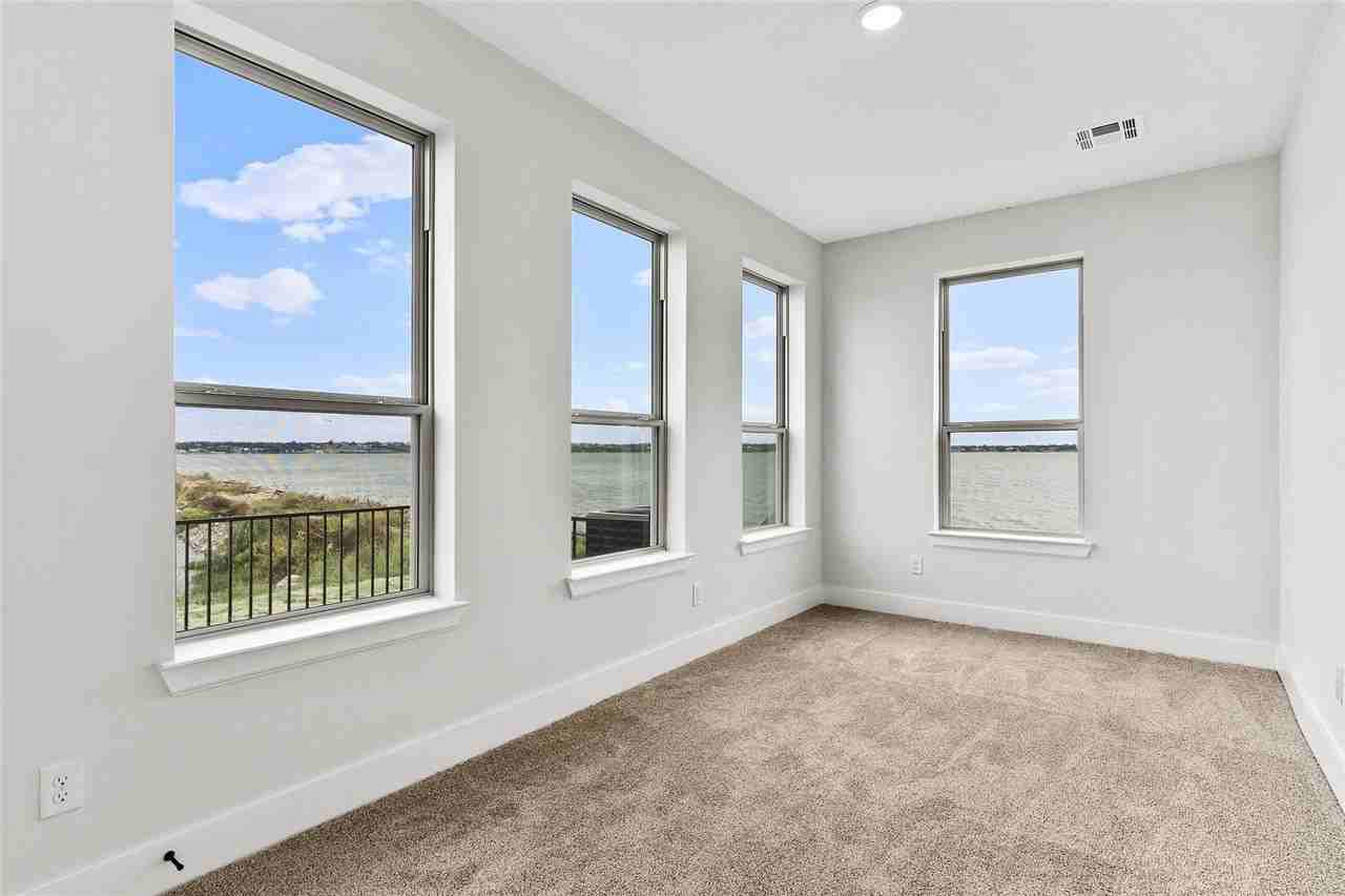 1101 Marc Pl - Photo 3 of 31