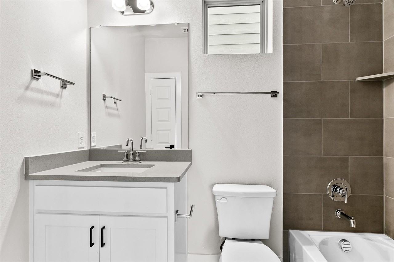 1101 Marc Pl - Photo 4 of 31