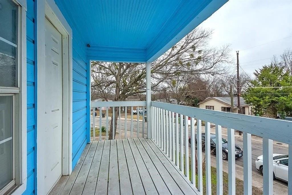2001 Redman Cir - Photo 2 of 20
