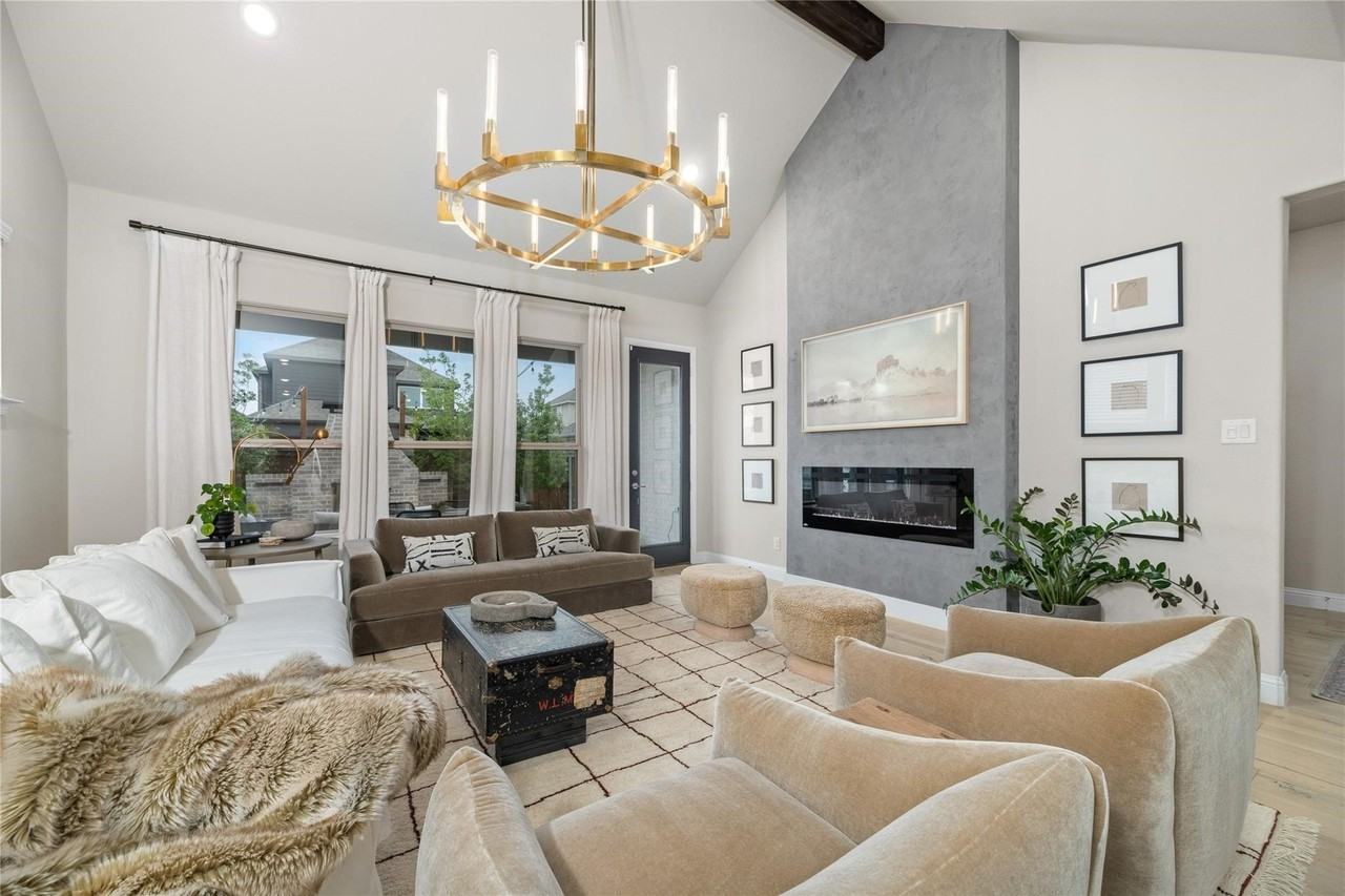2262 Poppyvine Rd - Photo 2 of 40