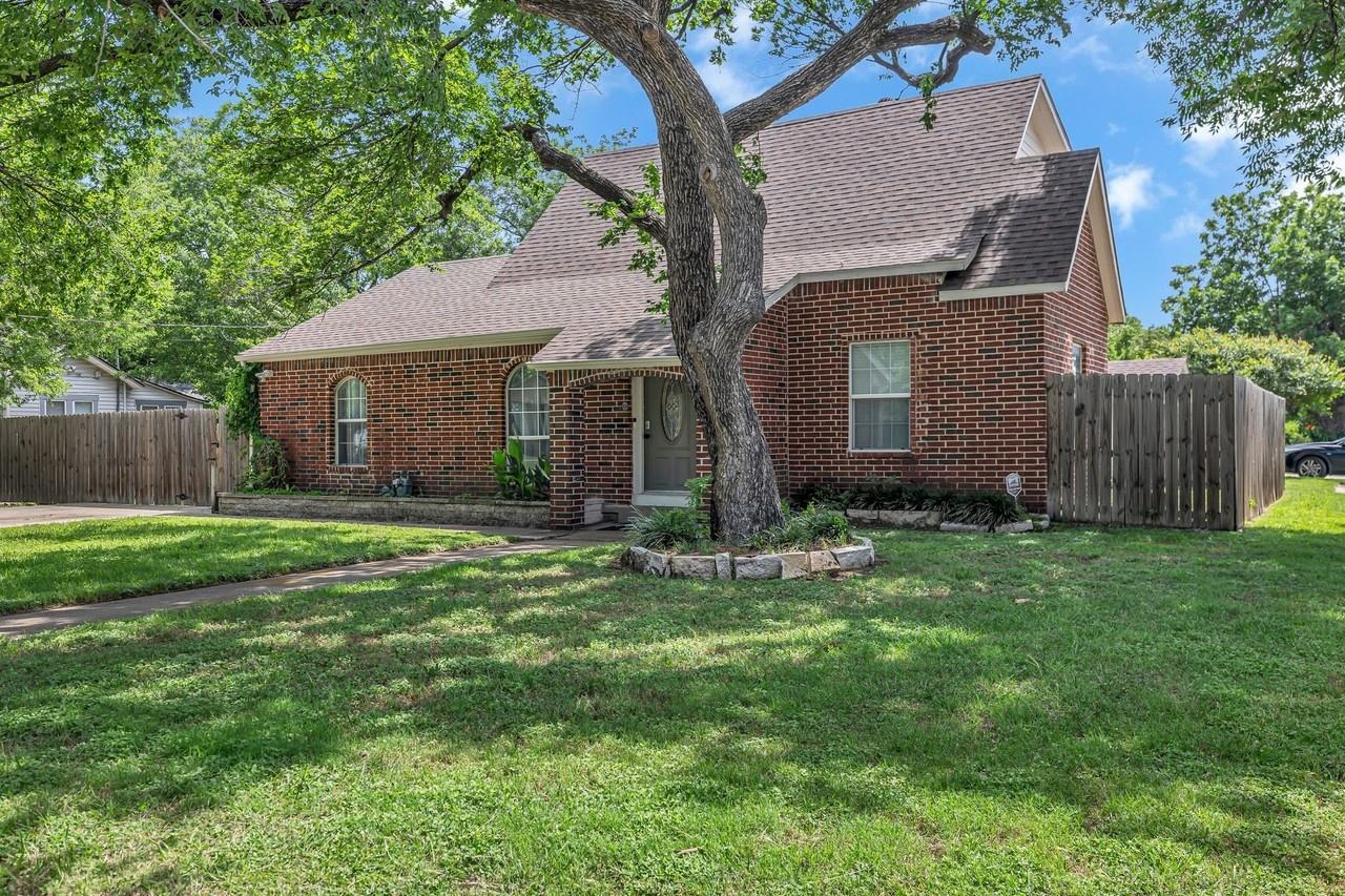 401 Magnolia St - Photo 3 of 30
