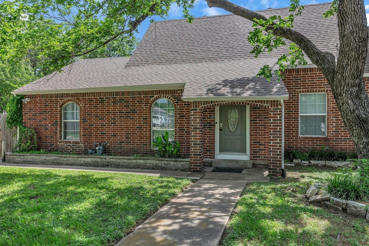 401 Magnolia St - Photo 4 of 30