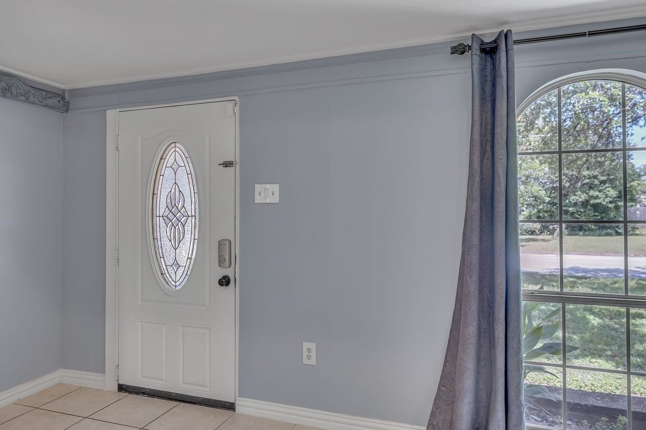 401 Magnolia St - Photo 5 of 30