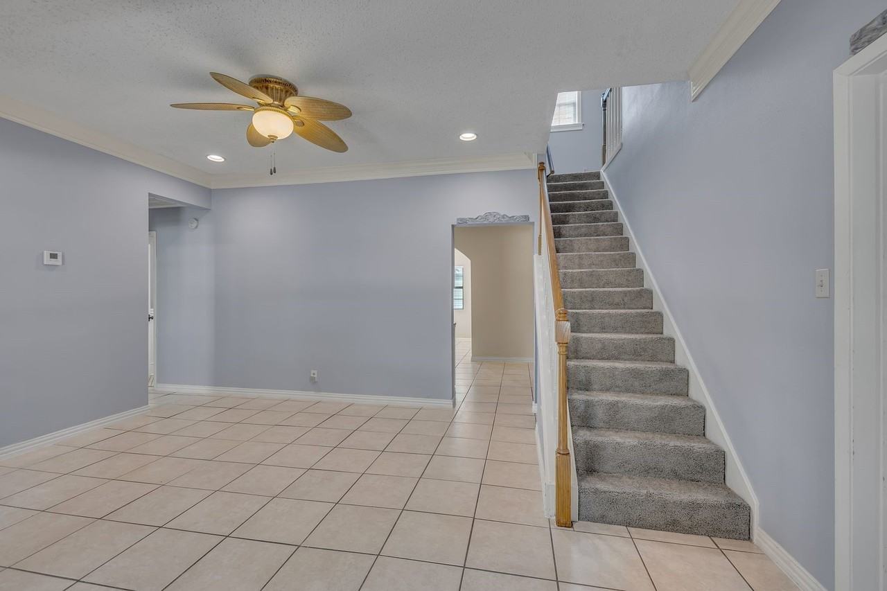 401 Magnolia St - Photo 6 of 30