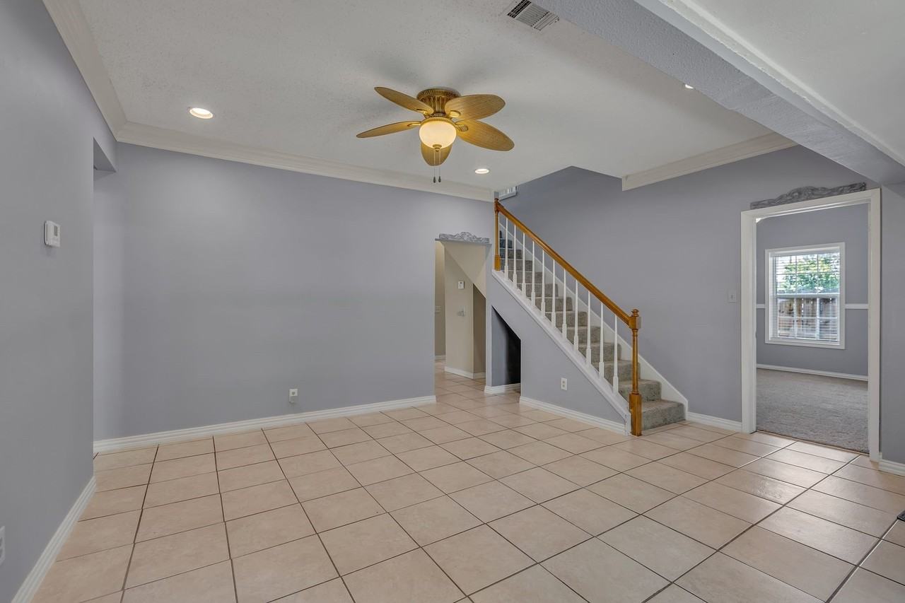 401 Magnolia St - Photo 7 of 30
