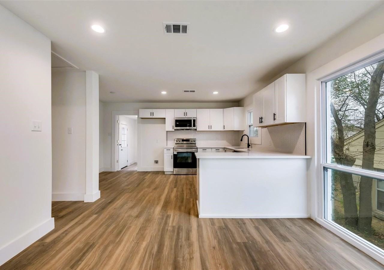 1411 Arborvitae Ave - Photo 4 of 11