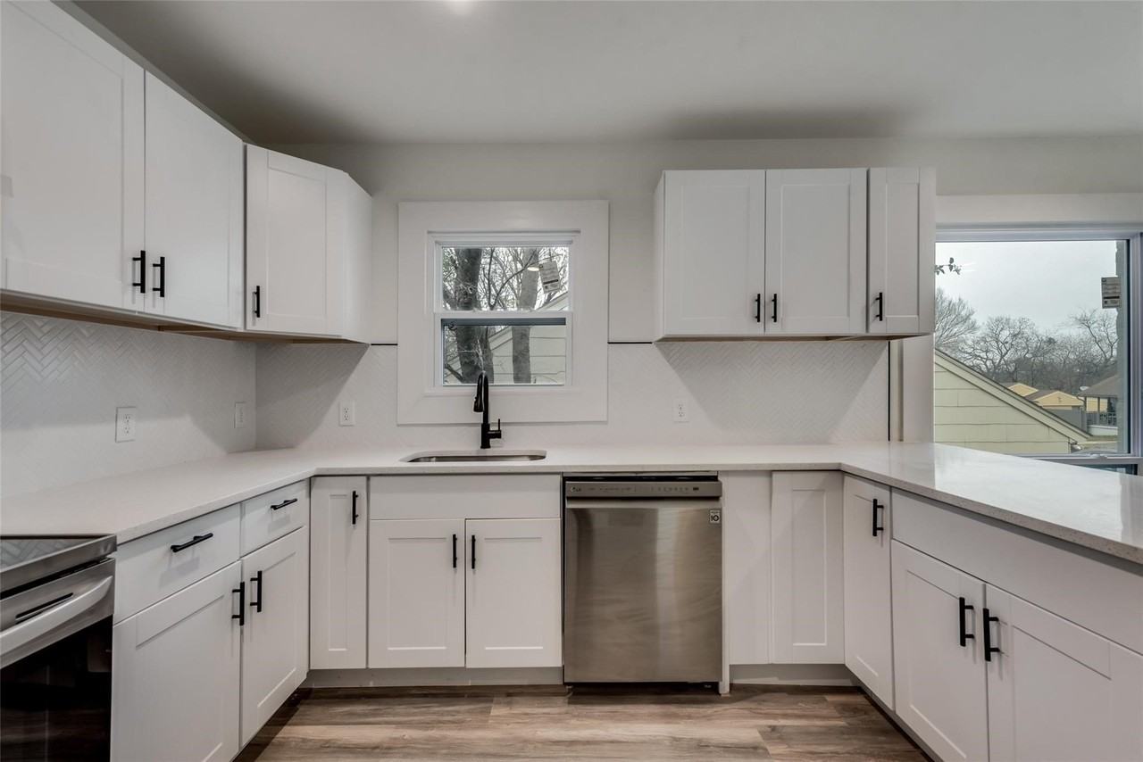 1411 Arborvitae Ave - Photo 5 of 11