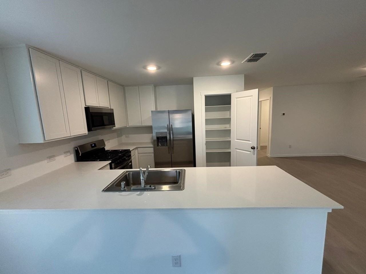 9204 Schram Rd - Photo 5 of 17