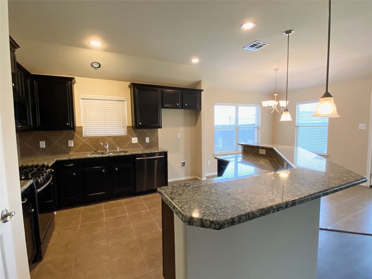 848 Lake Forest Trl - Photo 3 of 16