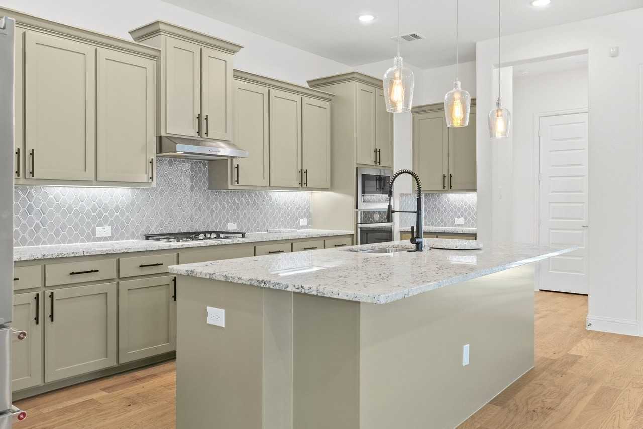 2201 Laguna Dr - Photo 5 of 28