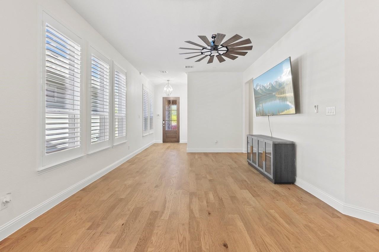 2201 Laguna Dr - Photo 6 of 28