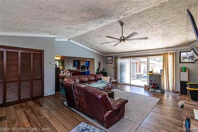 20510 Luna St - Photo 5 of 35