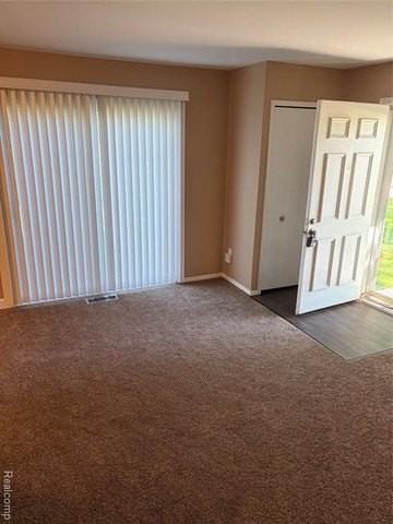 23656 N Rockledge - Photo 4 of 15