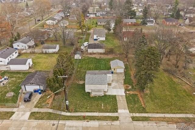 21118 Wellington Ave - Photo 2 of 19