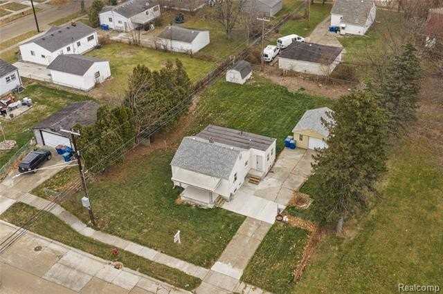 21118 Wellington Ave - Photo 4 of 19