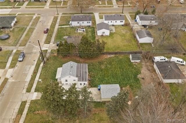 21118 Wellington Ave - Photo 5 of 19
