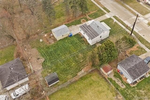 21118 Wellington Ave - Photo 6 of 19