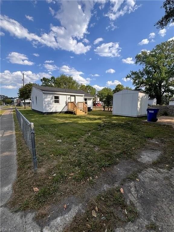 2335 Courtney Ave - Photo 2 of 11