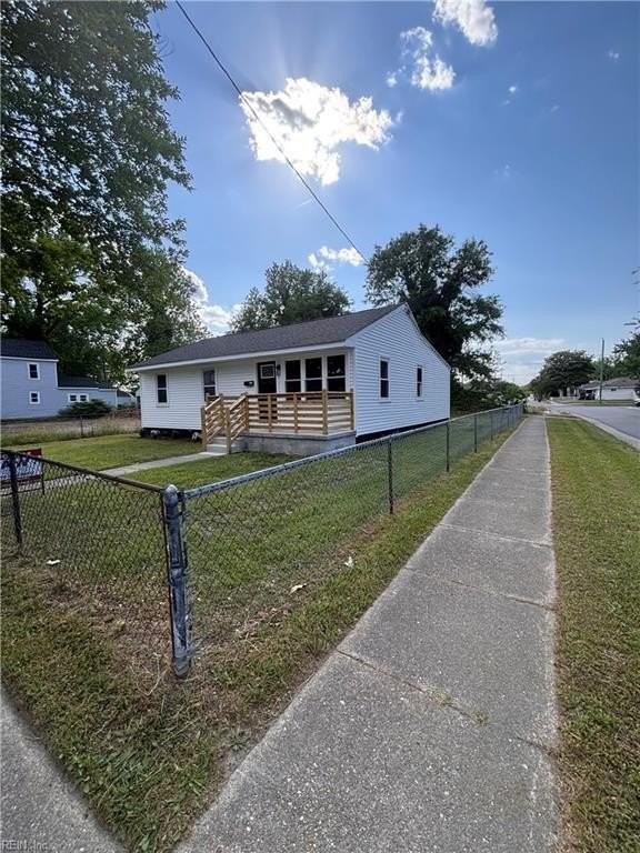 2335 Courtney Ave - Photo 5 of 11