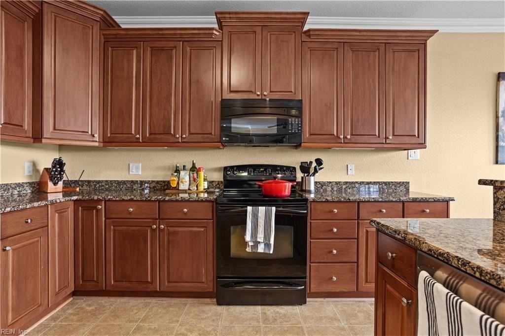 1025 Horton Pl - Photo 4 of 49