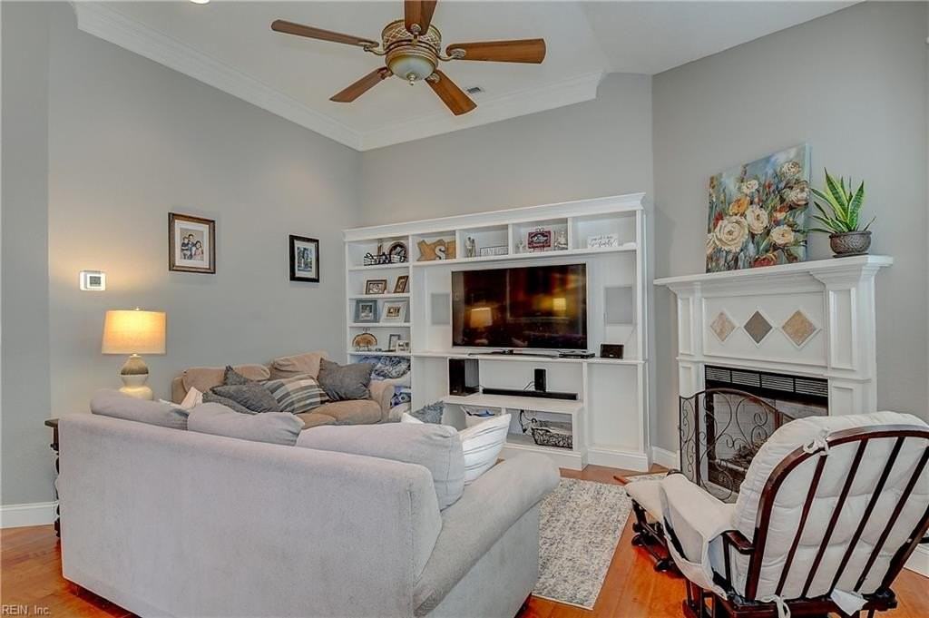 1864 Somersby Ln - Photo 4 of 35