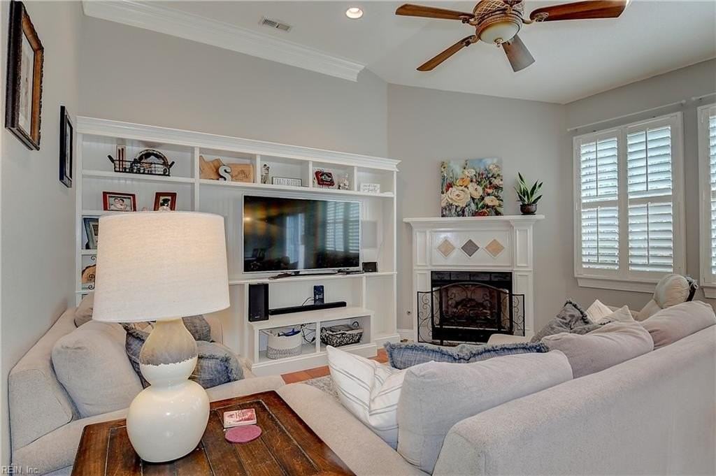 1864 Somersby Ln - Photo 5 of 35