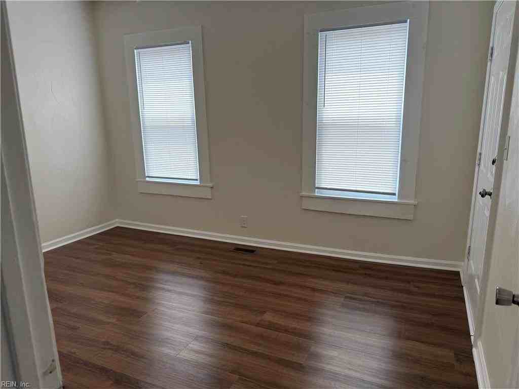 431 Appomattox St #1 - Photo 4 of 15