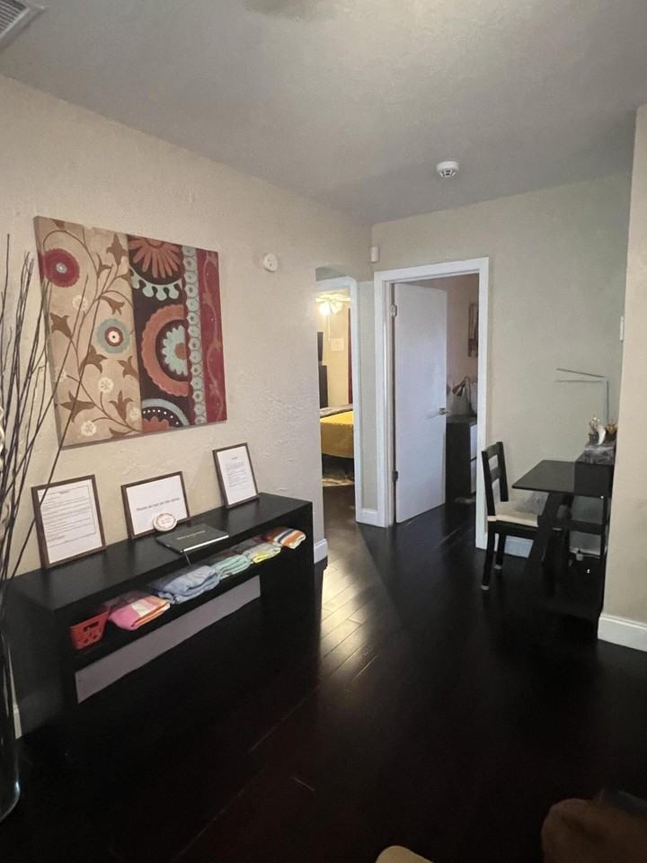 733 Green St - Photo 5 of 15