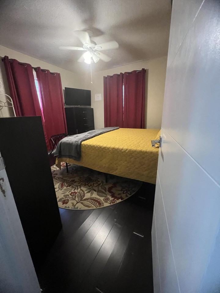 733 Green St - Photo 7 of 15