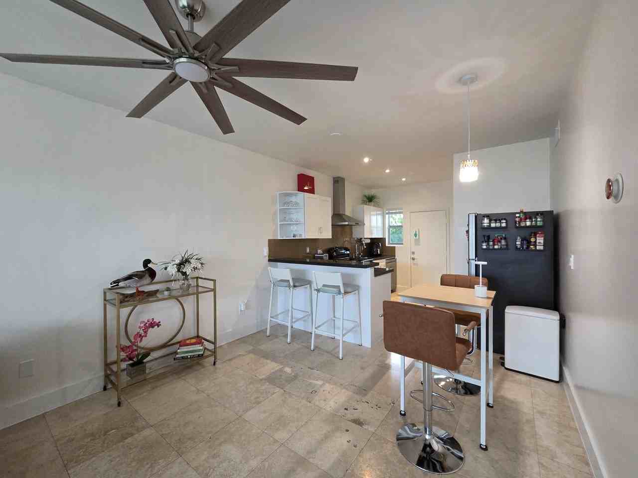 1045 Lenox Ave #6 - Photo 2 of 14