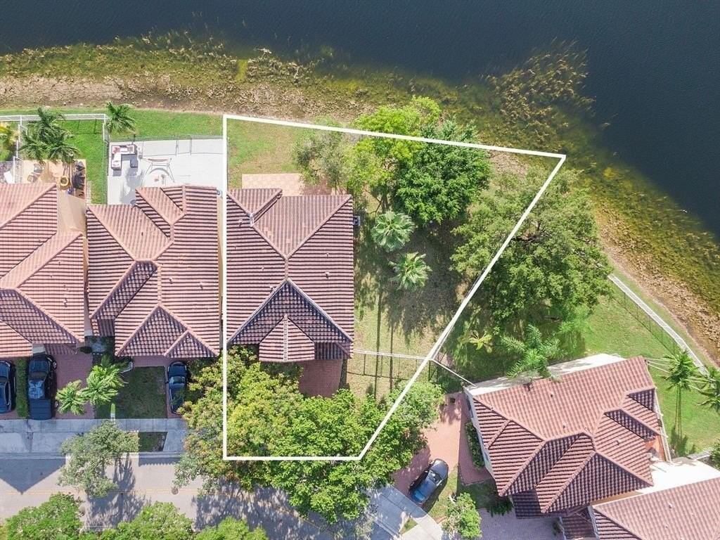 3923 Sw 169th Ter - Photo 4 of 50