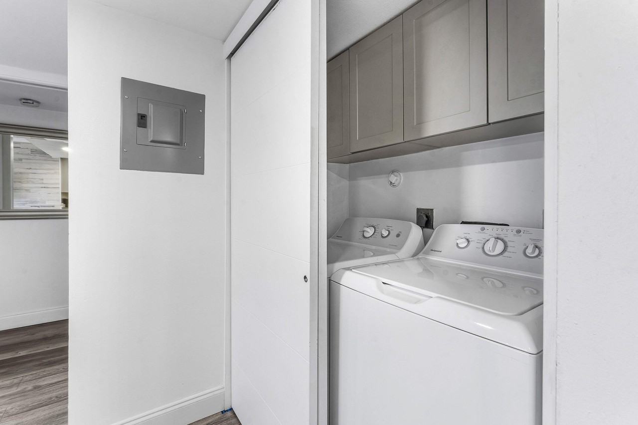 612 Executive Center Dr #107 - Photo 4 of 33