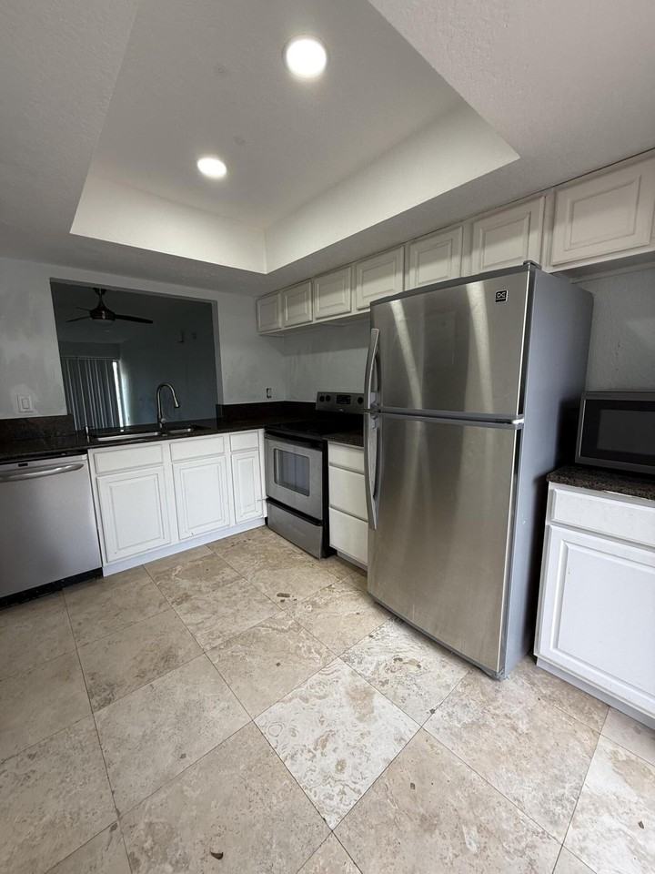 9640 Nw 65th St #D10 - Photo 2 of 32