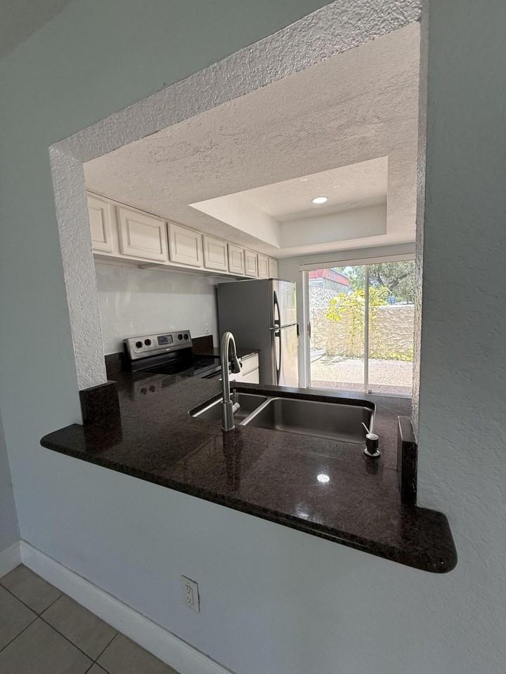9640 Nw 65th St #D10 - Photo 3 of 32