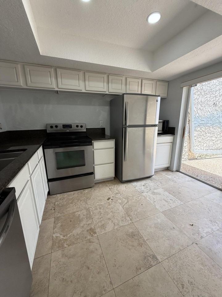 9640 Nw 65th St #D10 - Photo 4 of 32