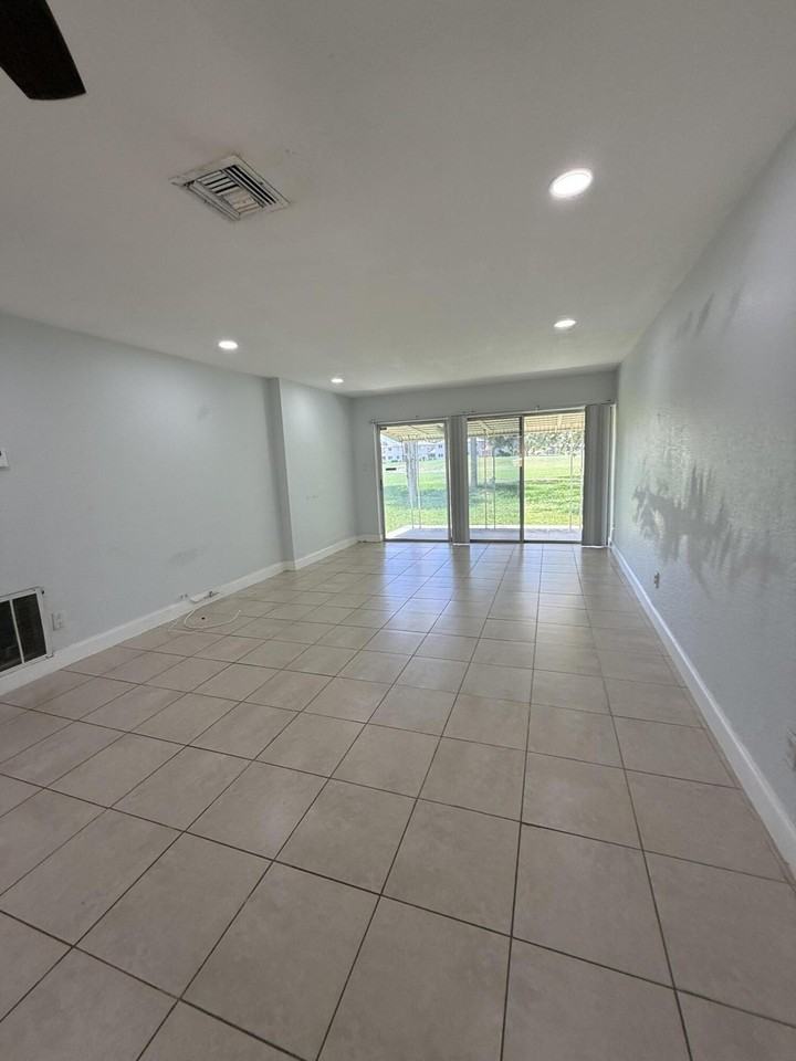 9640 Nw 65th St #D10 - Photo 6 of 32