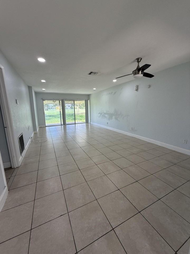 9640 Nw 65th St #D10 - Photo 7 of 32