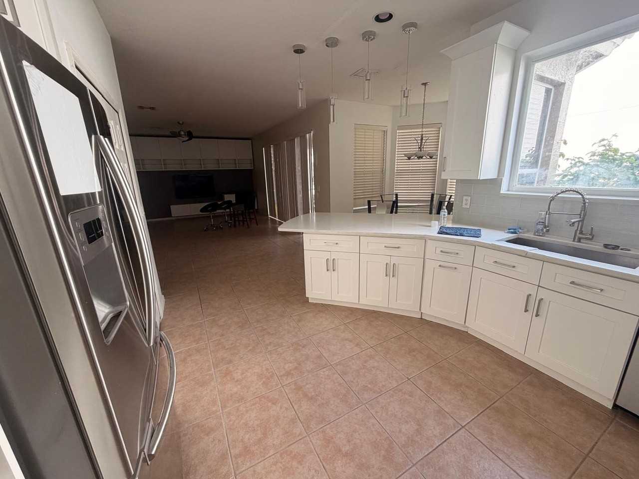 1226 Avondale Ln - Photo 3 of 11