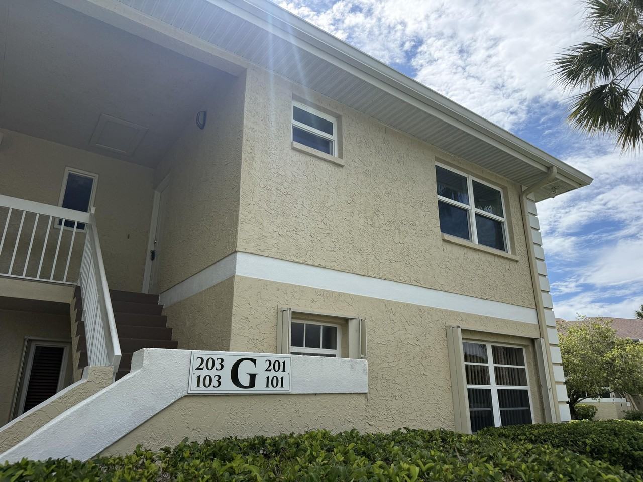 1536 Se Royal Green Cir #201 - Photo 2 of 8